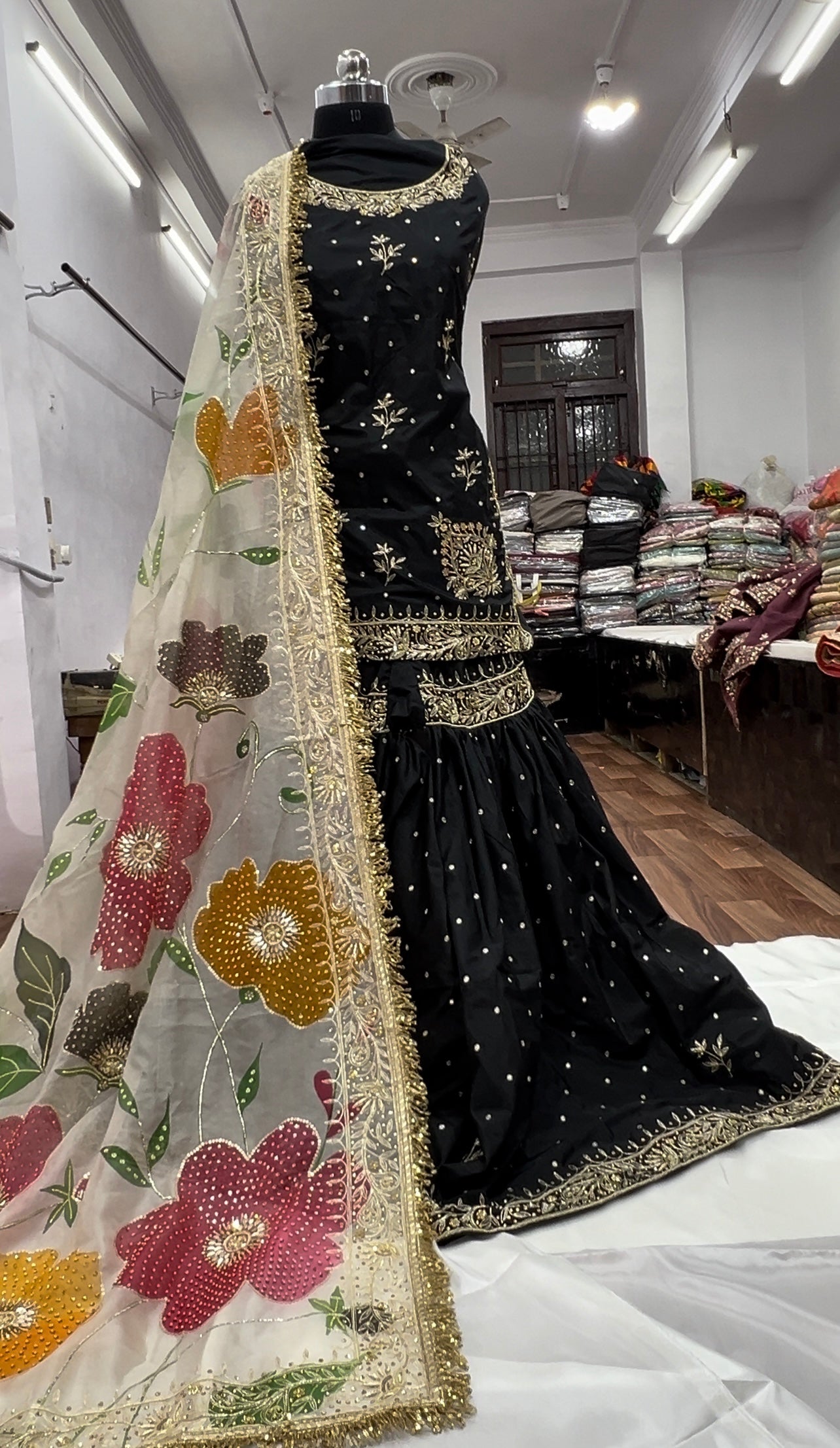 FULL DAPKA ZARDOZI HANDWORK GHARARA WITH HAND PAINTED DUPATTA