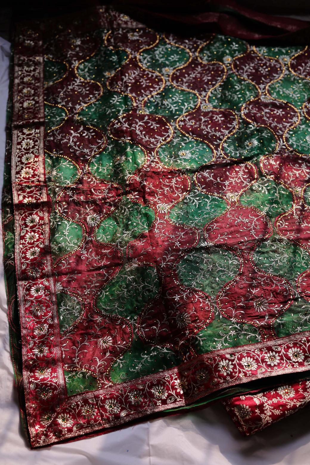 RED AND GREEN CONTRAST COLOUR PURE KIMKHAB BANARASI GHARARA